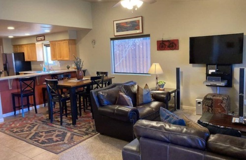 Moab South Valley House | Moab Rim View Home - Brand New Private Hot Tub, Gig Internet, Garage
