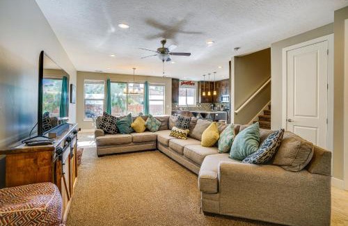 Moab House | Moab Vacation Rental Pool and Hot Tub Access!
