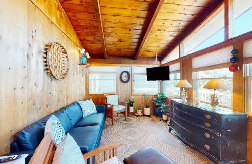 Avon House | Moana Makani