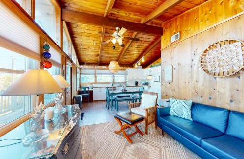 Avon House | Moana Makani