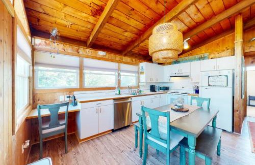 Avon House | Moana Makani