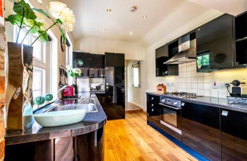 York Apartment | Moatside Gate