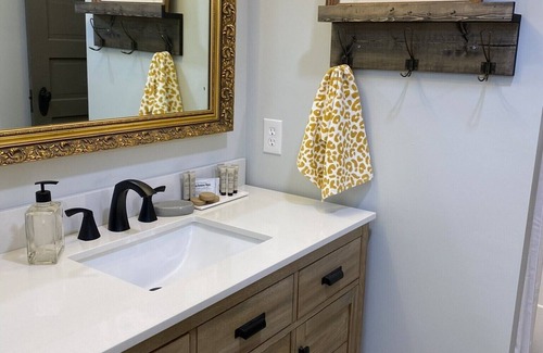 Moberly Apartment | Moberly's Designer Loft In Historic Downtown