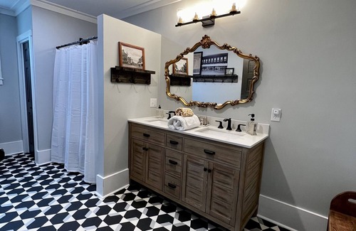 Moberly Apartment | Moberly's Trendy & Spacious Historic Downtown Loft