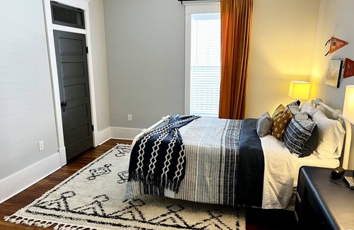Moberly Apartment | Moberly's Trendy & Spacious Historic Downtown Loft