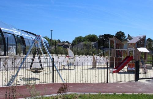 Jullouville-les-Pins House | Mobil-home 4* Grand Confort, 200m plage, piscine, fitness, parking, ménage inclus, Wi-Fi gratuit - FR-1-361A-75