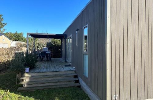 Jullouville-les-Pins House | Mobil-Home Confort 6p, 3 Chambres, 2 SDB, Plage à 200m, Piscine Chauffée, Fitness, Wifi Gratuit - FR-1-361A-84