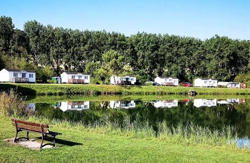 Martigny House | Mobil-Home Comfort Edge of Etang TV - 3 Schlafzimmer + Terrasse 6 Personen