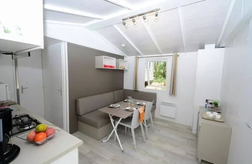 Saint-Paul-en-Foret House | Mobil Home Confort 29m² 2 bedrooms with air conditioning 4 persons