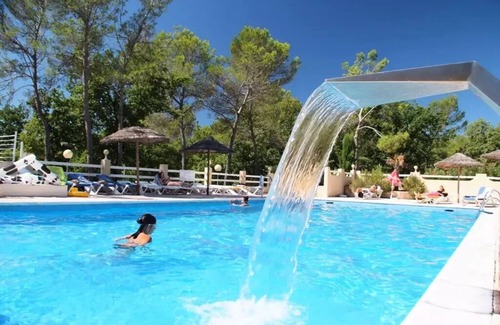 Saint-Paul-en-Foret House | Mobil Home Confort 29m² 2 bedrooms with air conditioning 4 persons