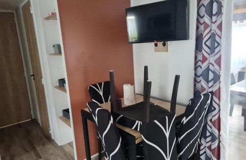 Ambon Other | Mobil-home en camping proche de la mer