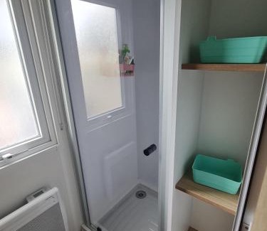 Ambon Other | Mobil-home en camping proche de la mer