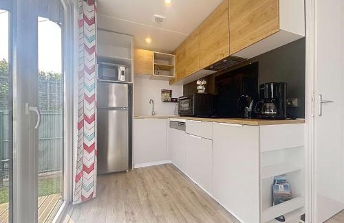 Jullouville-les-Pins House | Mobil-home Grand Confort 4 pers, 2 ch, piscine chauffée à 200m de la plage - FR-1-361A-65