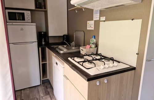 Pressignac House | Mobil-home Limousin Premium 32m2 (3 rooms -6pers) + überdachte Terrasse + TV + Geschirrspüler +Chiliennes 6 Personen