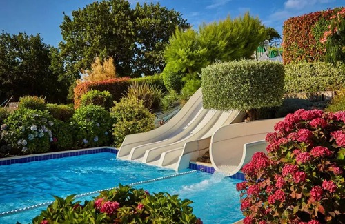 Carnac House | Mobil-home | Premium Exclusive | 2 Bedrooms | 4 persons | Raised terrace with Jacuzzi | A/C | TV