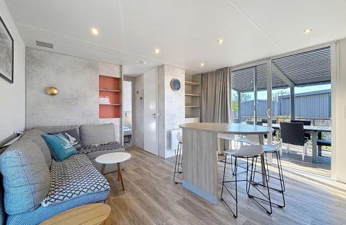 Jullouville-les-Pins House | Mobil-home tout confort 6 pers, 200m plage, piscine chauffée, 2 SDB, Jullouville. - FR-1-361A-58