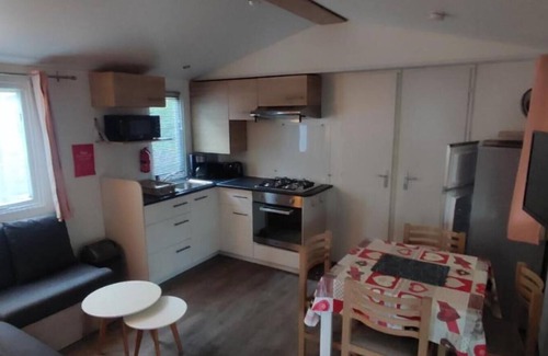 Gastes House | Mobile Home 'Au Bonheur Des Landes' with Shared Pool, Private Terrace and Air Conditioning