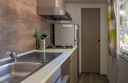Lavilledieu House | Mobile Home 'Confort A - 1-5 Pers' with Shared Pool, Private Terrace and Communal Garden