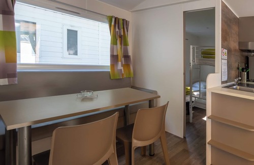 Lavilledieu House | Mobile Home 'Confort D - 1-5 People' with Shared Pool, Private Terrace and Shared Garden
