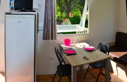 Pont-Scorff House | Mobile home CONFORT PMR 3 Rooms 4 People + TV