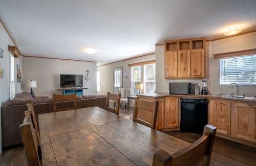 Royal House | Mobile Home E-1 at Safe Harbor Brady Mountain on Lake Ouachita!