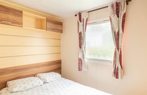 Veuzain-sur-Loire House | Mobile home in Centre-Val de Loire with pool
