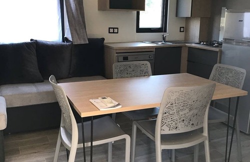 Clermont-l'Herault House | Mobile home 3 bedrooms plus covered terrace in a 4* Lac du Salagou campsite