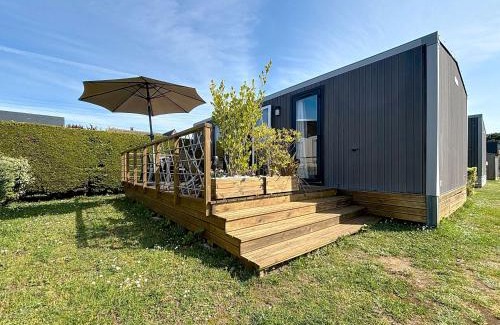 Jullouville-les-Pins House | Mobile-home Grand Confort 4 pers, 2 ch, 2 sdb, plage, piscine, fitness, terrasse - Jullouville - FR-1-361A-57