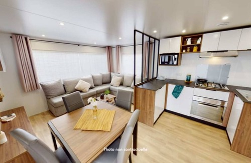 Gastes RV Rental | Mobile Home 'Gastes' with Shared Pool, Private Terrace and Air Conditioning