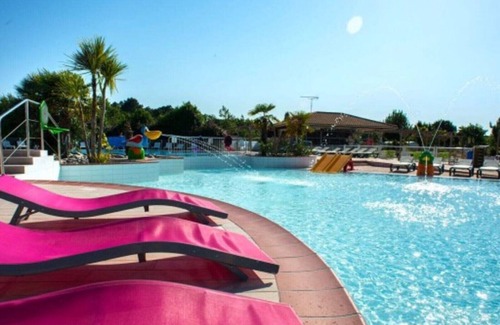 Gastes RV Rental | Mobile Home 'Gastes' with Shared Pool, Private Terrace and Air Conditioning