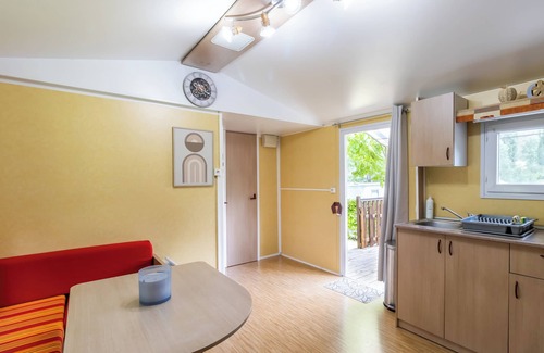 Saint-Pompont House | Mobile Home 'Le Chene' with Shared Pool, Private Terrace and Private Garden