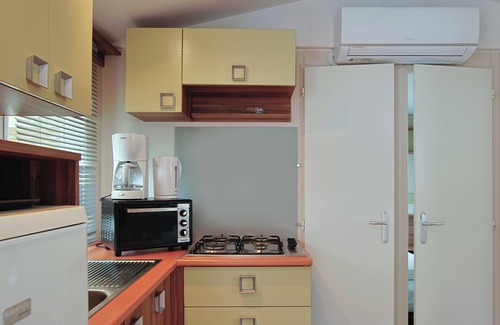 Angles RV Rental | Mobile Home "Le Marie Elodie 85" with 2 Shared Pools, Private Terrace & Wi-Fi