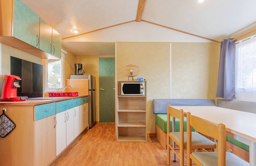 Puget-sur-Argens RV Rental | Mobile Home 'Mobilhome Oasis Village Puget Argen' with Shared Pool and Private Terrace