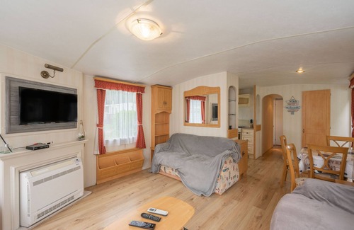 La Tremblade RV Rental | Mobile Home 'Mobilhome Mh287 La Tremblade' with Shared Pool
