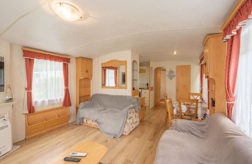 La Tremblade RV Rental | Mobile Home 'Mobilhome Mh287 La Tremblade' with Shared Pool