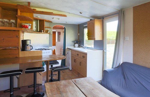 Canihuel House | Mobile Home 'Mobilhome Dans La Prairie' with Terrace, Garden & Wi-Fi