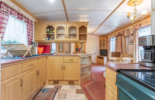 Gassin House | Mobile Home 'Montana Parc' with Shared Pool, Private Terrace and Air Conditioning