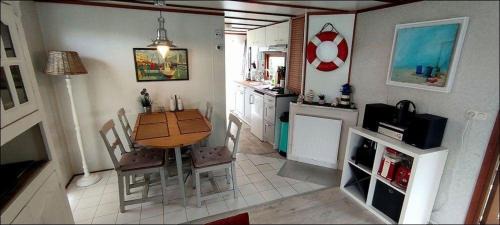 Onderdijk Apartment | Mobilheim für 3 Personen 1 Kind ca 38 qm in Wervershoof, Nordholland Ijsselmeer