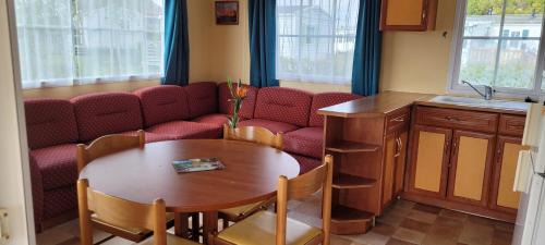 Le Bec-Hellouin Other | Mobilhome "La Chaloupe" dans le Camping Saint Nicolas