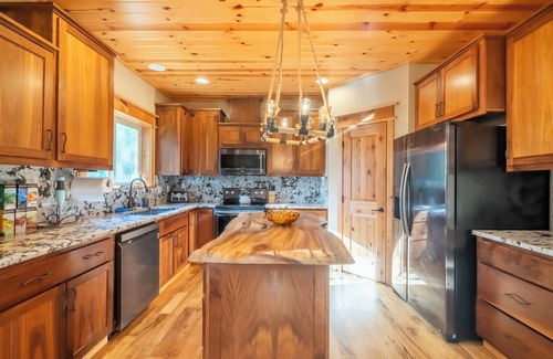 Port Orford Cabin | Mobley Myrtle Brook, secluded private retreat near beach. Pet friendly!