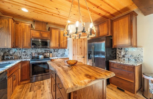 Port Orford Cabin | Mobley Myrtle Brook, secluded private retreat near beach. Pet friendly!