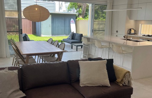 Currarong House | Moby's: Modern beach house, 1 min walk to beach