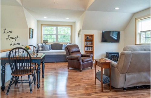 Luray Apartment | Mockingbird Mountain Spa and Retreat