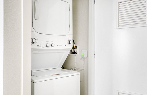 Downtown Berkeley Apartment | Mod Berkeley Studio w/ W/D & Coworking, walkable to BART, by Blueground