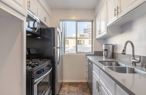 Sawtelle Apartment | Mod Brentwood 1BR w/Outdoor Pool, near UCLA & Downtown, by Blueground