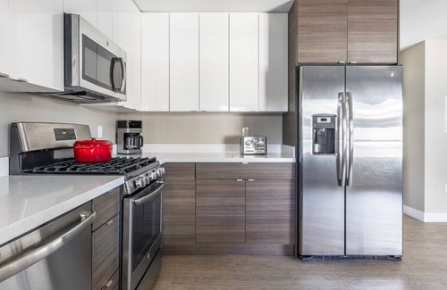Campbell Apartment | Mod Campbell 2BR w/ Parking, Spa, Hot Tub, near Freeways, by Blueground