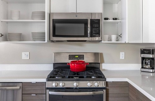 Campbell Apartment | Mod Campbell 2BR w/ Parking, Spa, Hot Tub, near Freeways, by Blueground