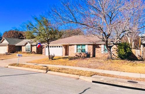 Saginaw House | Mod Hip Home Pets OK Location near FW Stockyards by Vacation Your Way
