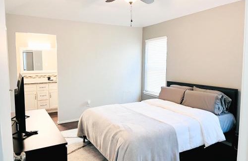 Saginaw House | Mod Hip Home Pets OK Location near FW Stockyards by Vacation Your Way