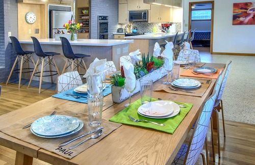 Fredericksburg House | Mod House - Mid Century Modern Fredericksburg Getaway